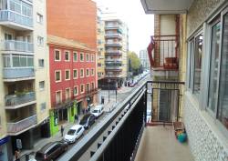 http://www.toctocinmobiliaria.es:80/imagen/imagen/121122/venta-piso-comuneros-rollo.jpg