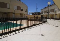 http://www.toctocinmobiliaria.es:80/imagen/imagen/122880/venta-chalet-adosado-otros-pueblos.jpg