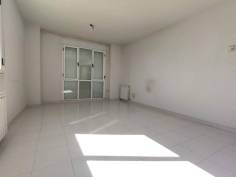 http://www.toctocinmobiliaria.es:80/imagen/imagen/132727/venta-piso-tejares.jpg