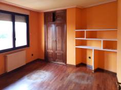 http://www.toctocinmobiliaria.es:80/imagen/imagen/135889/venta-chalet-adosado-capuchinos.jpg