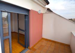 http://www.toctocinmobiliaria.es:80/imagen/imagen/1468/venta-chalet-adosado-aldeaseca.jpg