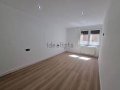 http://www.toctocinmobiliaria.es:80/imagen/imagen/150515/venta-piso-centro.jpg