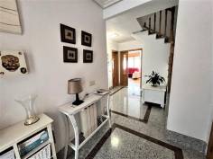 http://www.toctocinmobiliaria.es:80/imagen/imagen/150680/venta-chalet-adosado-vistahermosa.jpg