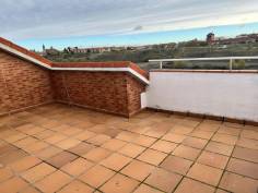 http://www.toctocinmobiliaria.es:80/imagen/imagen/150708/venta-chalet-adosado-vistahermosa.jpg