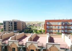 http://www.toctocinmobiliaria.es:80/imagen/imagen/23206/venta-chalet-adosado-salas-bajas-lasalle.jpg