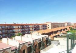 http://www.toctocinmobiliaria.es:80/imagen/imagen/23207/venta-chalet-adosado-salas-bajas-lasalle.jpg